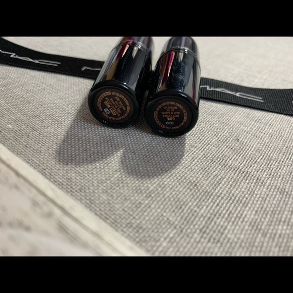 ✨💋MAC x2 NEW DIVA-Ruby Woo LE packaging ✨💋 - Picture 6 of 6